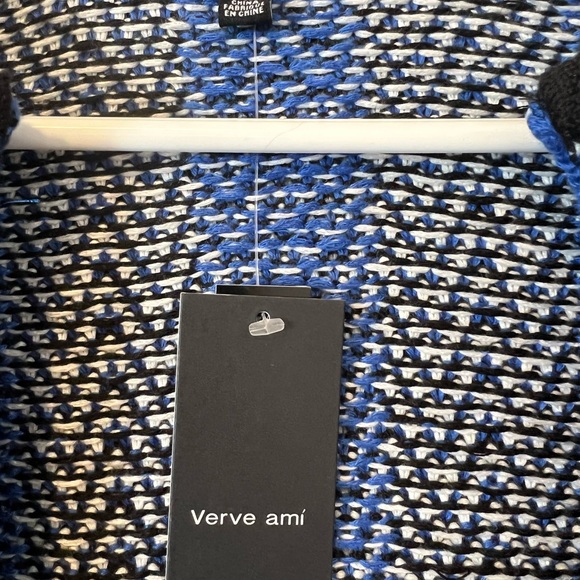 Gorgeous sweater - Picture 3 of 5